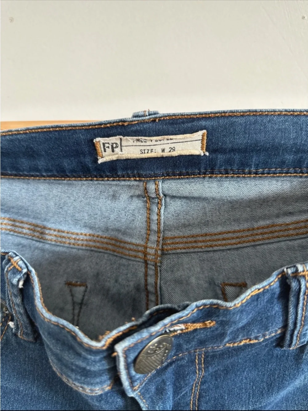 Free People Distressed Blue Jeans 💙 size 29